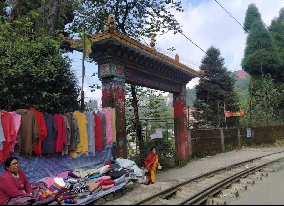 Pathi Bunkers Hostel Darjeeling  Exterior photo